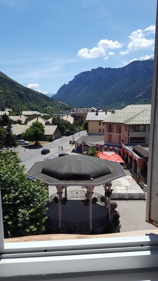 Hôtel Restaurant Glaizette LʼArgentière-la-Bessée Exterior foto